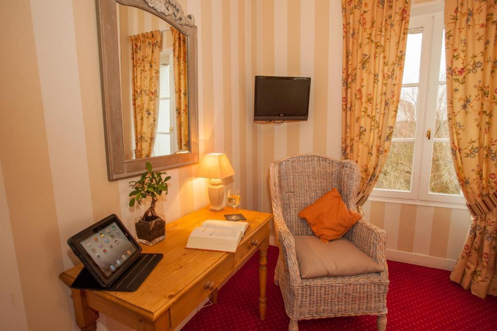 Logis Le Fleuray Hotel Cangey Room photo